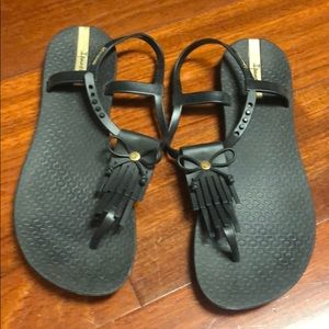 Ipamema sandals